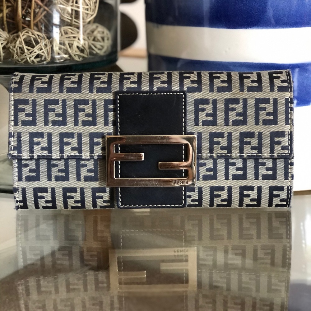 😍🎁Nice Auth. Fendi Wallet!🥰❤️